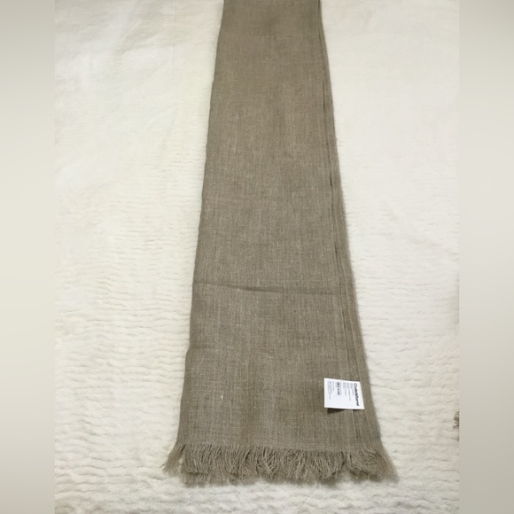 Crate and Barrel Beckett Linen Table Runner 20”x90” - Picture 1 of 2